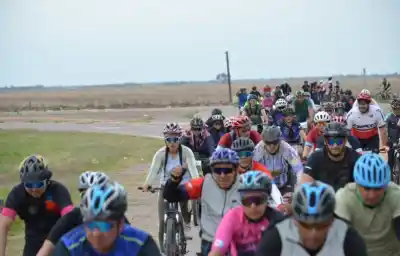 120 ciclistas, un michi famoso y un objetivo que nadie esperaba en Bandera