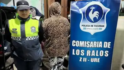 Ofrecía certificados médicos por WhatsApp: lo que la policía encontró en su casa lo complicó todo