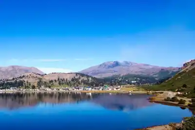 Eligieron el mirador de un volcán para casarse el 31 de diciembre: el operativo que nadie se imagina