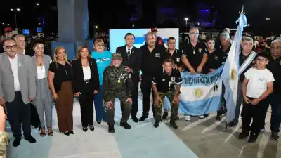 Una vigilia conmovedora reunió a autoridades y veteranos en la víspera de un aniversario clave