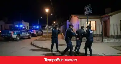 Lo llamaron por disturbios, pero al llegar la policía el hombre hizo algo que lo complicó