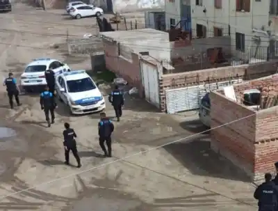 Dejaron la camioneta para visitar el MEF y volvieron a un escenario inesperado: allanaron al sospechoso