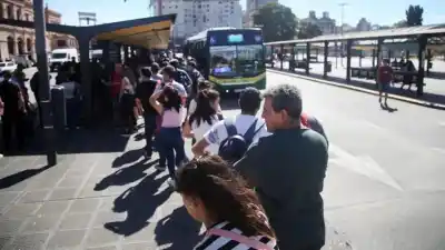 Una maniobra al bajar del colectivo cambió su vida para siempre: la Justicia ordenó un resarcimiento millonario