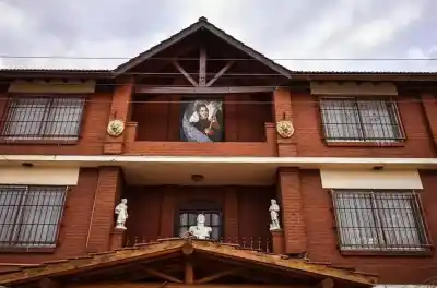Un colegio de Villa Gesell pone un detector de metales en la puerta: qué deberán dejar los alumnos antes de entrar