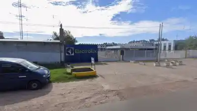 Electrolux cierra en Rosario: los trabajadores se enteraron por un llamado que nadie esperaba