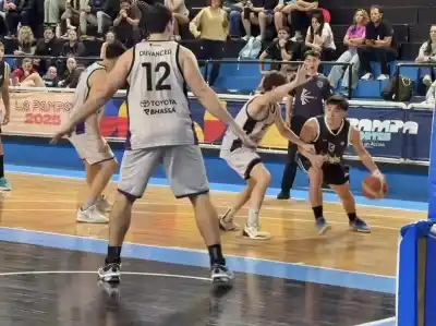 El pibe que la rompió en la cancha de Estudiantes y dejó al Decano a un paso de la punta