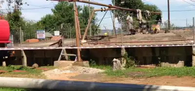 Vecinos de Puerto Piray llevan más de 20 días acampando por el agua: ahora limpiaron uno de los tanques