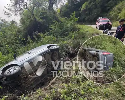 Volcó en plena ruta 65: salió sola del vehículo, pero lo que pasó después llamó la atención