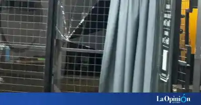 Le rompieron el vidrio de la barbería con "clara intención": el dueño tiene los videos y lanzó un ultimátum
