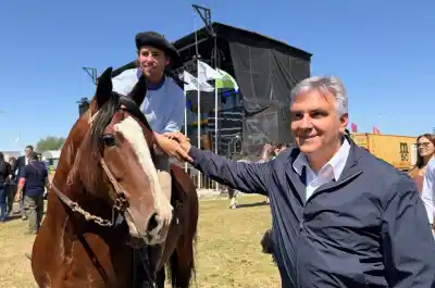 Llaryora volvió a pedir algo clave para el campo y dejó un anuncio en Bell Ville