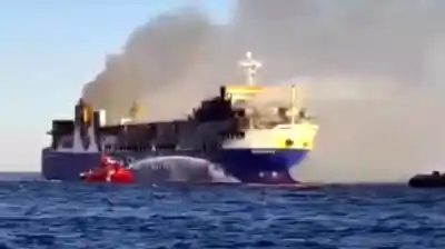 Un ferry se incendió en alta mar cerca de Mykonos: 29 personas debieron escapar de las llamas