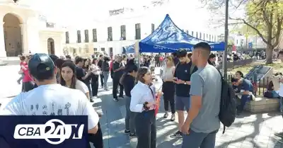 Buscaban trabajo en la Plaza San Martín: lo que encontró el operativo adentro