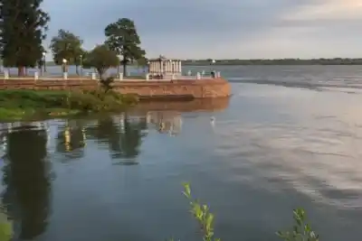 El Paraná sigue subiendo en Corrientes y el Intendente ya habla de evacuados