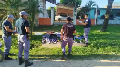 La denunció por lo que faltaba en su casa y la policía la encontró con una bolsa en la mano