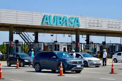 El tránsito hacia la Costa se multiplica por 25 en una hora: así arrancó el éxodo de Semana Santa