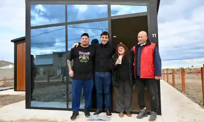 El día que 27 familias damnificadas del Cerro Hermitte recibieron las llaves de su nueva casa