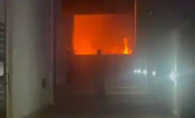 Un depósito en Pico se llenó de humo de madrugada: lo que había adentro avivó el fuego