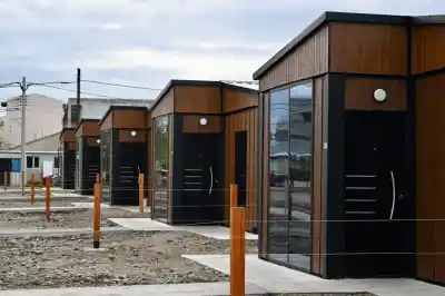 Después del derrumbe del Cerro Hermitte, 27 familias ya tienen las llaves de su casa