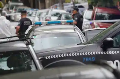 Una oficial de la Policía Federal disparó dentro de un auto de aplicación: cuatro heridos y un detenido