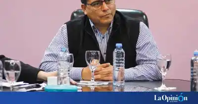 Vidal firma un decreto que pone a Santa Cruz en el mercado de capitales: la cifra que autorizó