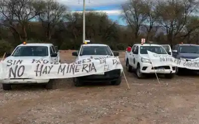 Plantaron los vehículos sobre la Ruta 60 y esperan una respuesta que viene desde Fiambalá