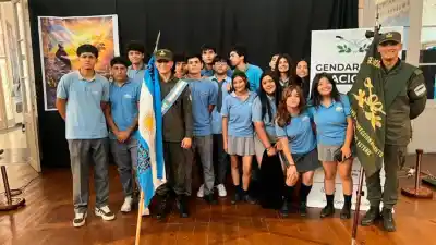 Una carta oculta y una bandera escondida: el legado de los héroes que los jóvenes no conocían