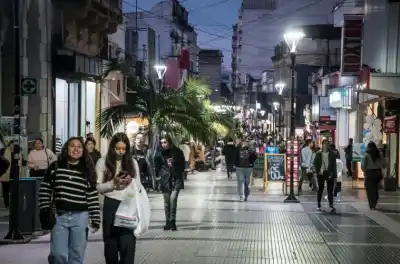 El lunes los comercios de Paraná bajan las persianas: qué pasará el martes