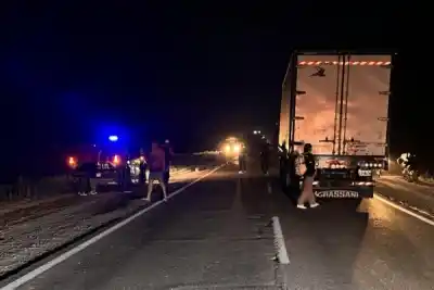 Viajaban en moto por la Ruta 34 y un rodado los embistió: dos muertos en Santiago