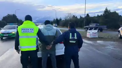 Le disparó y le pegó con el arma para sacarle el auto: no llegó lejos