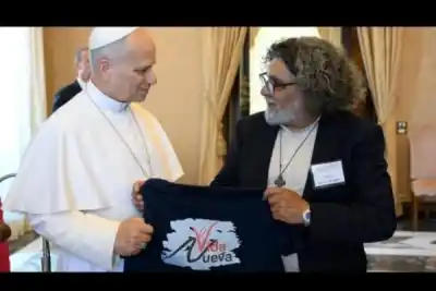 Un manual que el Papa recibió en Roma llega a Santiago y buscan que sea el puntapié para acompañar a jóvenes con consumos