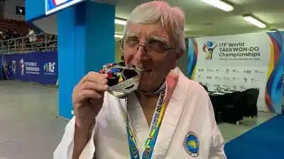 Longchamps: tiene 74 años, sufrió dos milagros y ahora va por un sueño en España