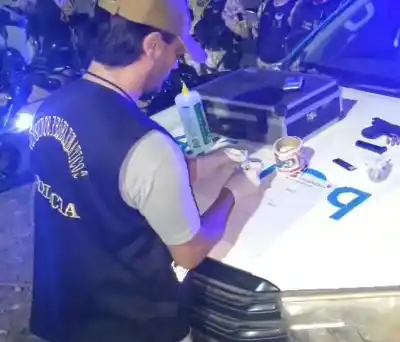 Entraba al boliche con algo escondido entre la ropa: la requisa lo dejó al descubierto