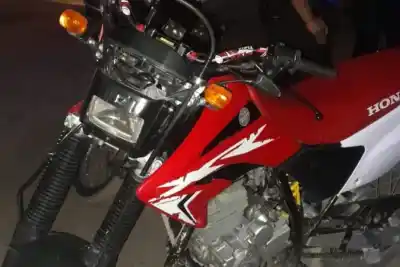 Una moto a toda velocidad, un control policial y una lluvia de piedras que terminó en la Fiscalía