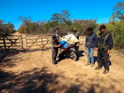 Lo esperaban en un camino secundario de Formosa: lo que llevaba en dos bolsas lo delató