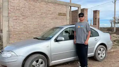 Rifa su auto para pagar una cirugía que puede devolverle la visión: el gesto que conmueve a Centenario