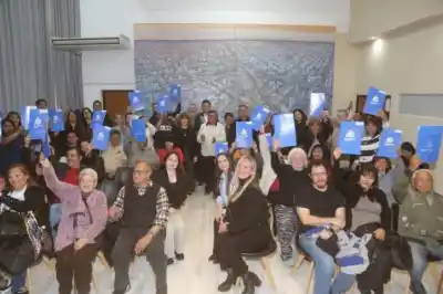 Esperaron más de 20 años por un papel que les cambia la vida: la entrega que hizo Gaido