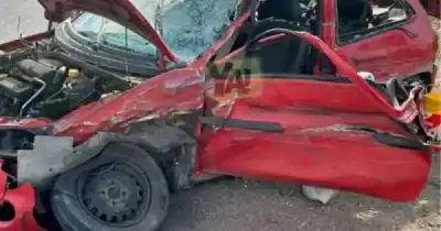 Iba en la camioneta por la curva de Juan XXIII y terminó todo patas para arriba
