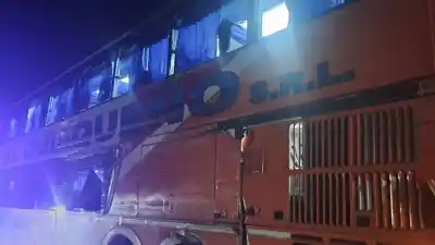 Chocaron un camión y un colectivo en la Quebrada: lo que encontraron los bomberos horas después