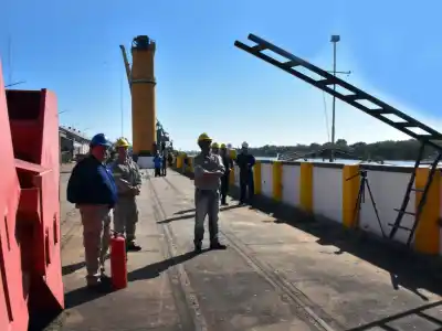 Simulacro en el Puerto de Barranqueras: qué desplegaron sobre el agua para frenar un derrame