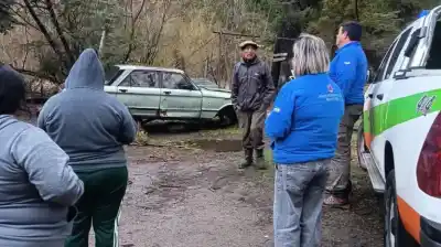 El agua les cortó el camino: 67 familias de El Manso quedaron aisladas y asisten desde el filo del cerro