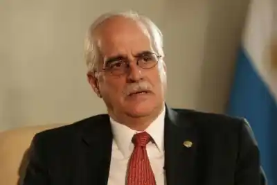 Un exministro acusa al gobierno de una estrategia que avanza a toda velocidad y que pocos se atreven a nombrar
