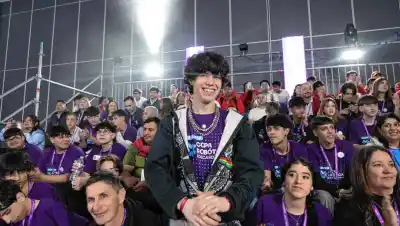 Una placa que llegó sobre la hora y un robot que cambiaba en pleno torneo: la historia de los equipos que sueñan con la Copa Robótica