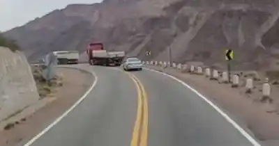 Alta Montaña: el sobrepaso que hizo temblar a un camionero quedó filmado