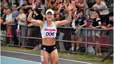 Récord y oro para Belén Casetta, pero un detalle en la última vuelta casi le cuesta caro a Argentina
