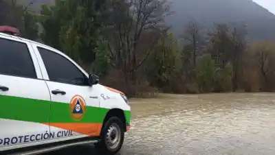 La crecida del río Foyel aisló a un pueblo cordillerano: la historia de la mujer que encontraron sola