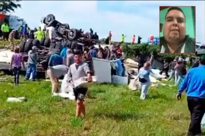 Volcó con un camión lleno de pollo congelado en la Ruta 14 y no pudo creer lo que vio después