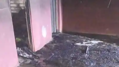 Se despertó con el fuego adentro: el incendio que arrasó una casa en Los Altos