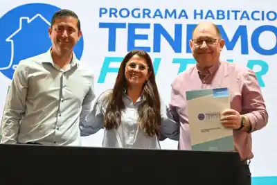 Juan Llerena suma viviendas: el convenio que firmó Iris Busto con Poggi