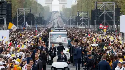 El Papa caminó París y la Plaza de la Concordia se quedó sin lugar: los números que sorprenden