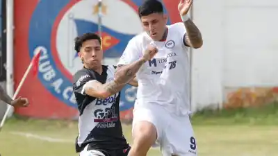 Dos equipos de Santa Fe, dos realidades opuestas en la Primera C: uno sueña y el otro se hunde